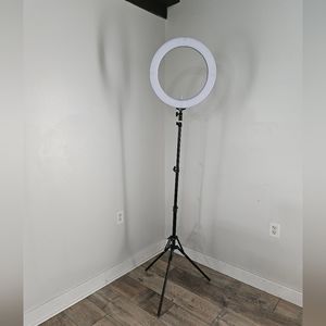 New in box AMZ 18" Ring Light